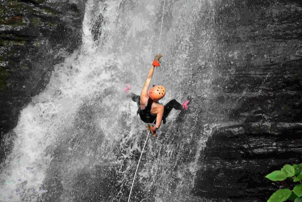 rappelling waterfall tour in manuel antonio costa rica