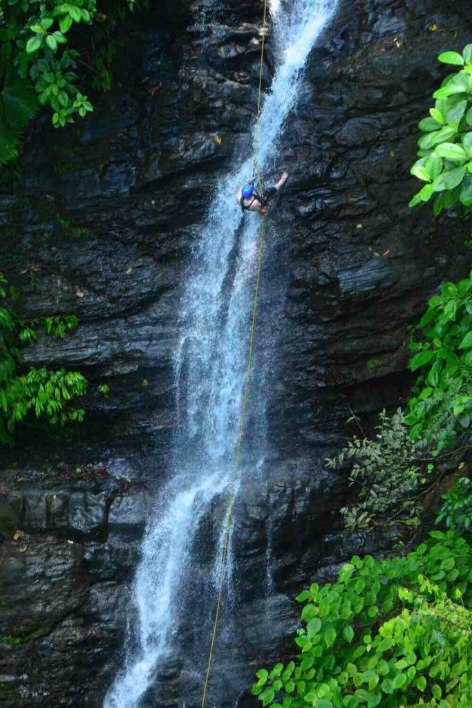 rappelling waterfall tour quepos costa rica