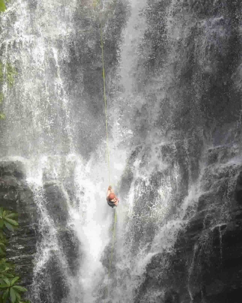 rappelling waterfall tour manuel antonio